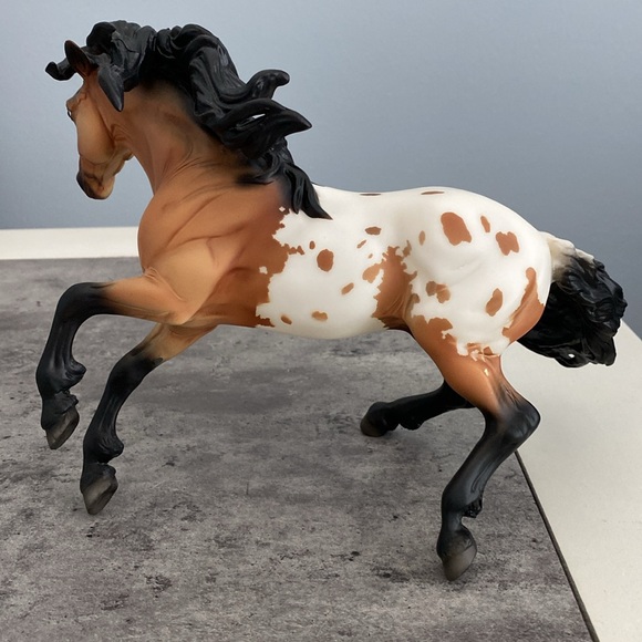 Breyer Toro 2016 Flagship Store Model Nokoto mold - Picture 2 of 15